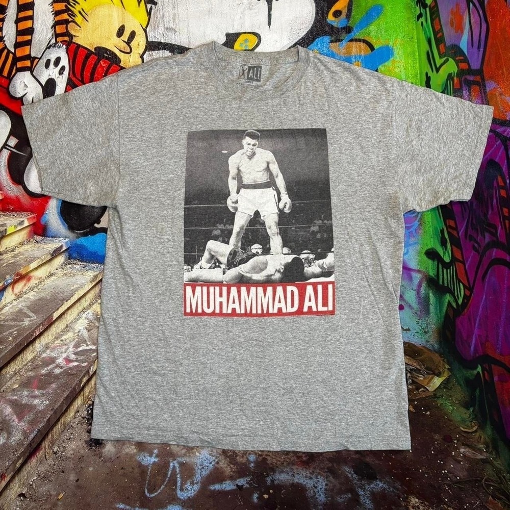 Muhammad Ali graphic t-shirt Iconic knockout photo